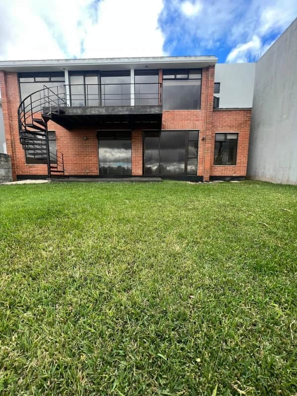 Vendo Linda Casa en la Foresta KM.20.5 Carr a Fraijanes