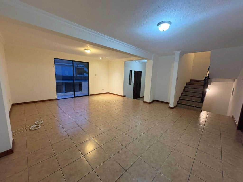 Casa en Bosques de San Marino San Cristóbal, Mixco