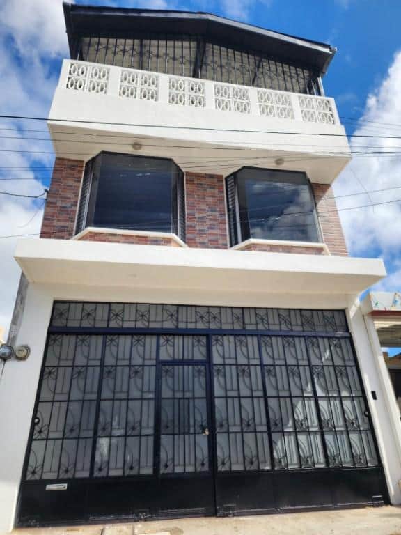 Casa en Valles de Sevilla San Cristóbal, Mixco