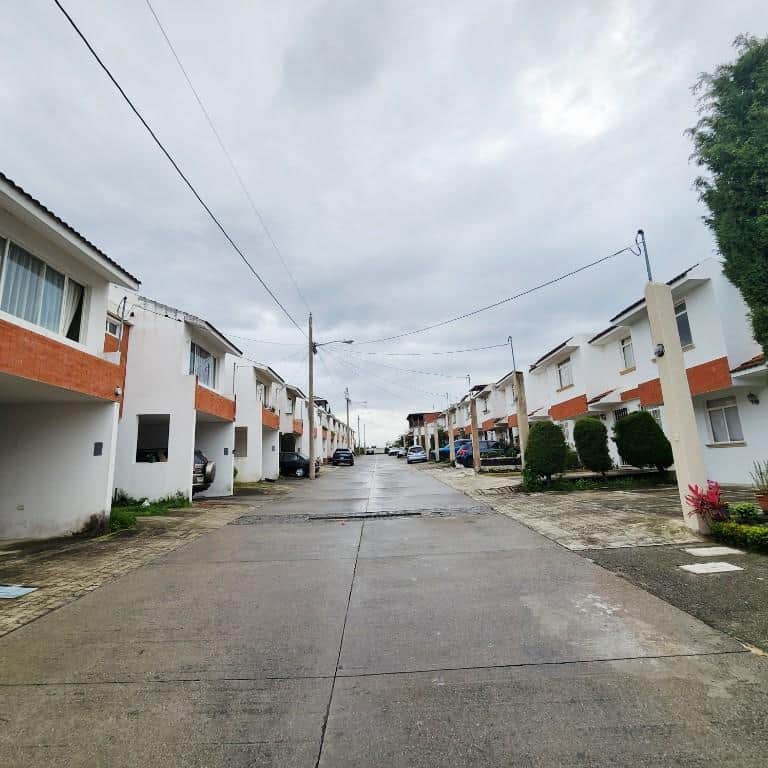EN VENTA CASA RESIDENCIAL LOS OLIVOS ZONA 18, GUATEMALA