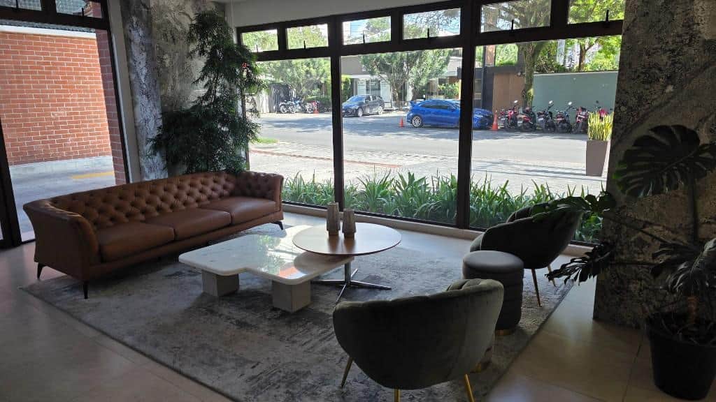 EN VENTA AMPLIO APARTAMENTO EN PRIMER NIVEL, ZONA 10, Guatemala