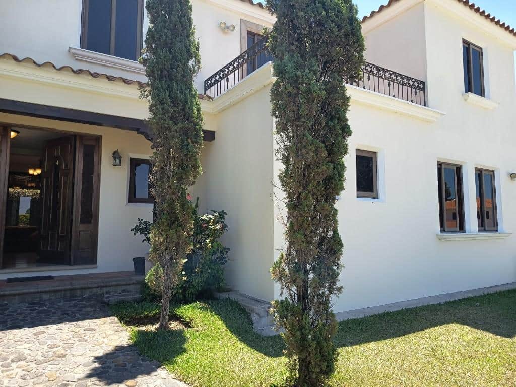 Casa Grande en Venta en CAES KM25.5 Amplio Jardin, San José Pinula