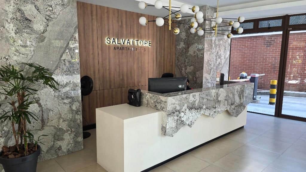 VIVE EN ZONA 10 CON PATIO PRIVADO Y AMENIDADES PREMIUM, Guatemala