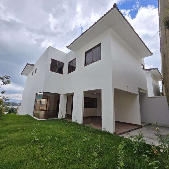 Increíble Casa nueva en alquiler, ubícala en Lomas de San Isidro, Zona 16 de Ciudad de Guatemala, Guatemala