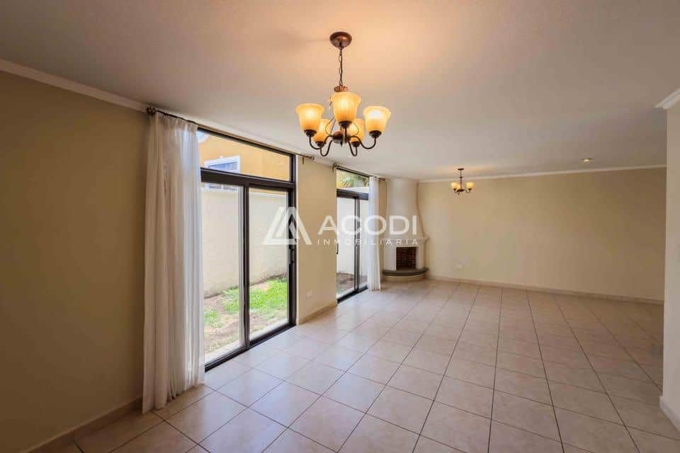 Oportunidad de inversión en cómoda Casa en venta, 3 niveles, 203 m2. Ubícala en El Encinal, Zona 7 de Mixco. Guatemala