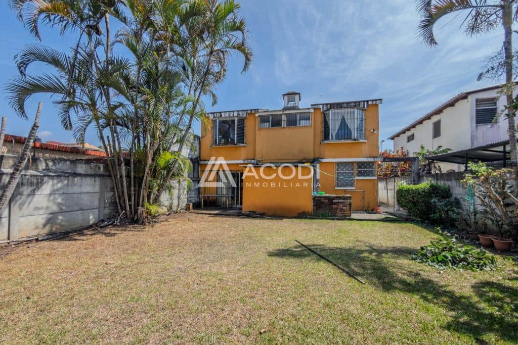 En Zona 16 en Ciudad de Guatemala pueden ubicar en venta amplia Casa con dos niveles, Guatemala