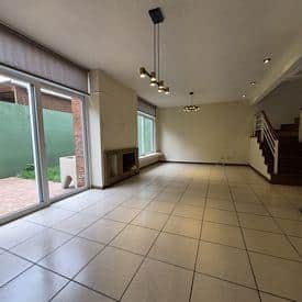 Espaciosa Casa con dos niveles en alquiler, ubicada en Condominio en Kanjuyu Zona 16 en Ciudad de Guatemala, Guatemala