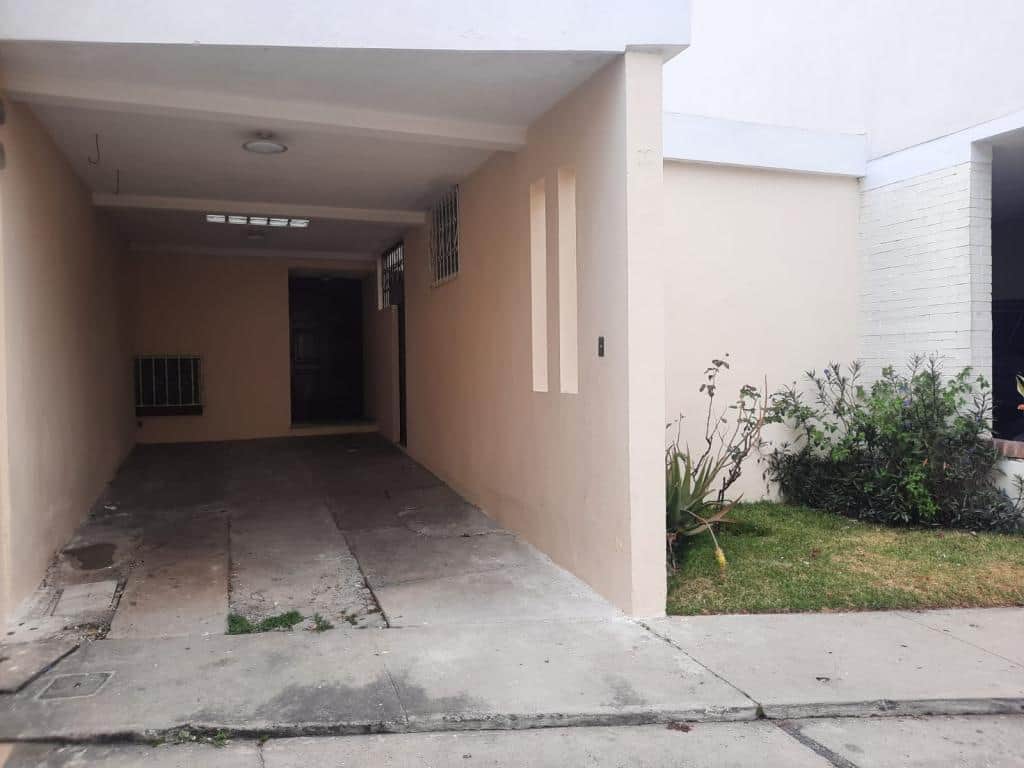 Desean vivir en Zona 11 en Ciudad de Guatemala, pueden ubicar en renta amplia Casa con sus comodidades, Mariscal. Guatemala