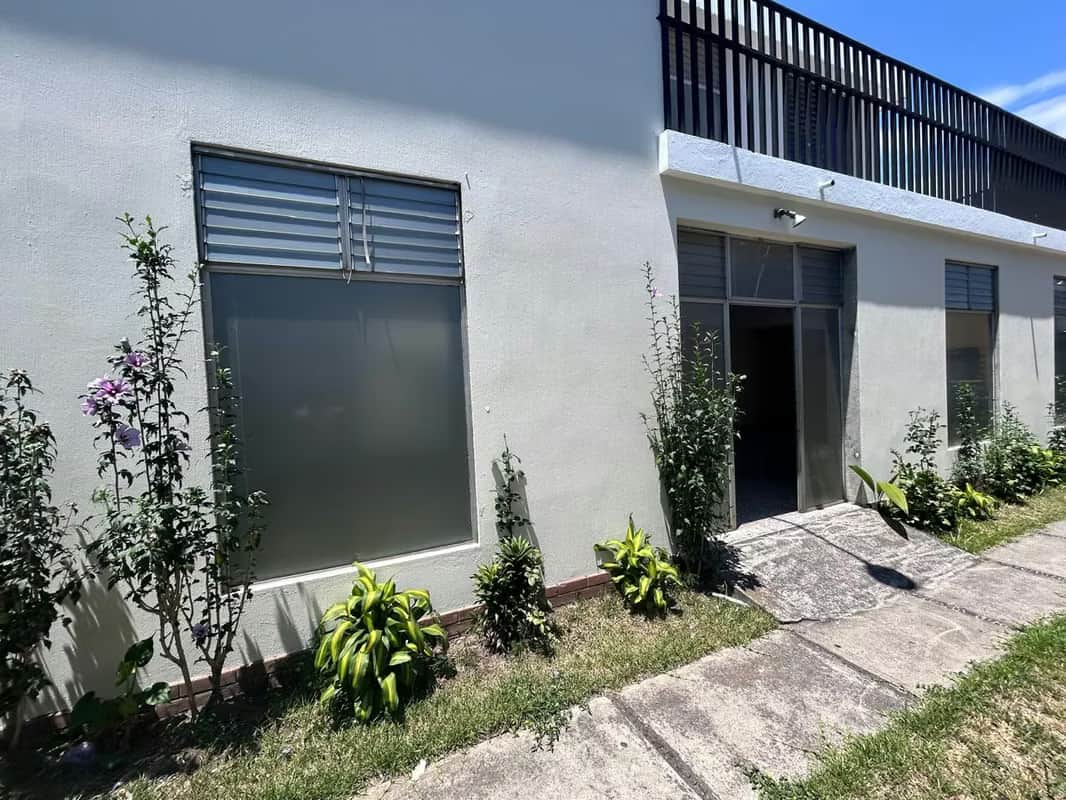 COMMERCIAL HOUSE FOR RENT IN ZONE 10 – NEAR CENTRO MÉDICO AND HERRERA LLERANDI