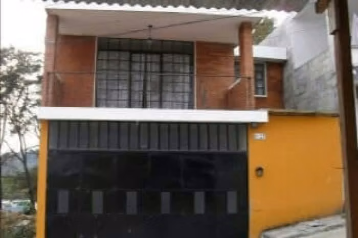 Hermosa Casa en Venta Zona 1 de Mixco Cond. Vista Azul