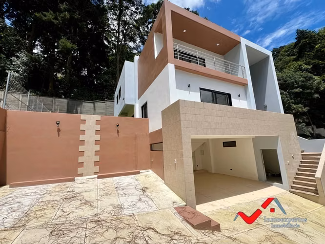 CASA EN VENTA CARRETERA CRISTO REY PIEDRA PARADA, ZONA 16