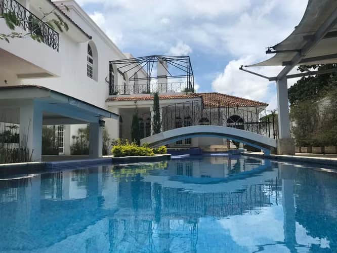 Exclusiva Casa con piscina en Condominio Foresta de Cayalá | Zona 16