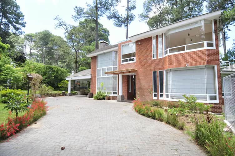Excepcional Casa en Residenciales Jardines de Santiago