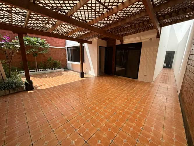 Casa en Condominio Pontevedra km 28 Carretera a El Salvador, en Venta.