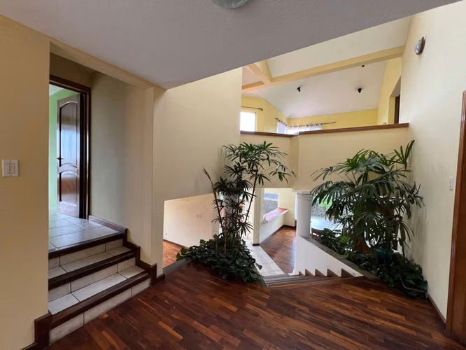 CASA EN VENTA SAN CRISTOBAL ZONA 8 DE MIXCO