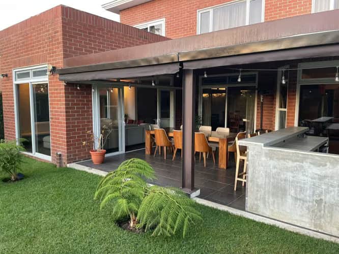 CASA EN VENTA EN CONDOMINIO COLINAS DE CASTEL