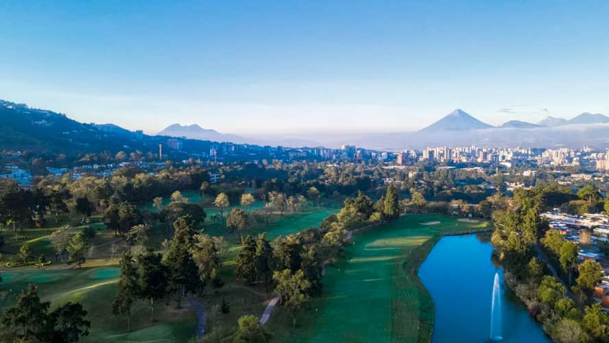 Casa en Venta en Club San Isidro – 965 m² – En Planos