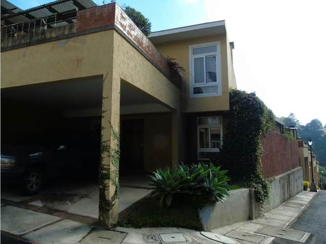 CASA EN VENTA COND. BOSQUES DE ARRAZOLA , CAES. KM.18.5