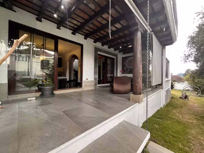 Elegante Casa en Venta CAES