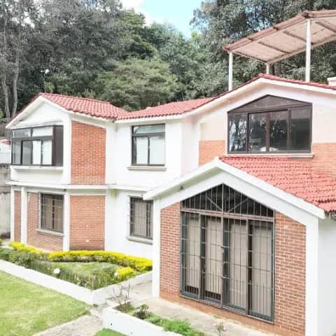Casa con Jardín en Venta San Lucas Sacatepéquez