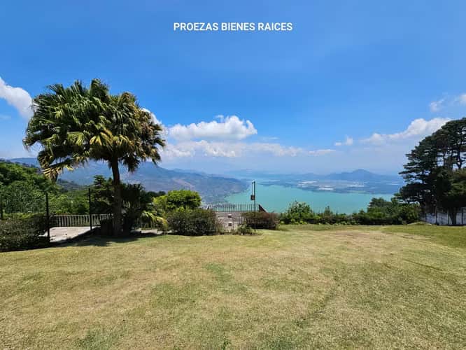Santa Elena Barillas, casa en venta con preciosa vista al lago de Amatitlan!