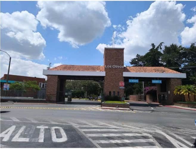 Zona 18 Condominio Los Olivos casa en venta