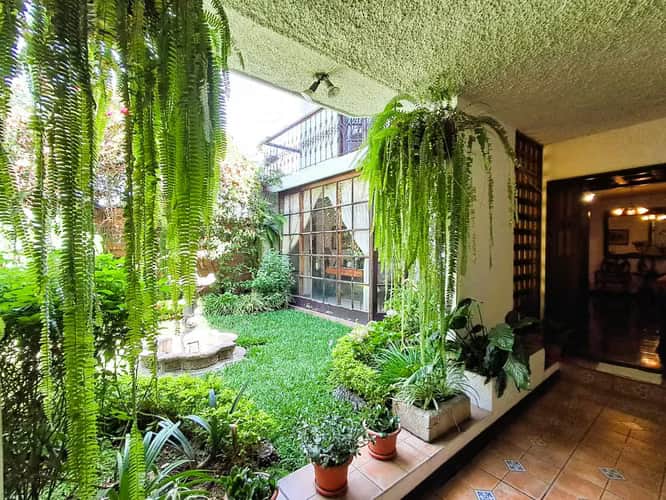 Vendo casa en zona 16 Colonia Lourdes 5 Habitaciones $545,000