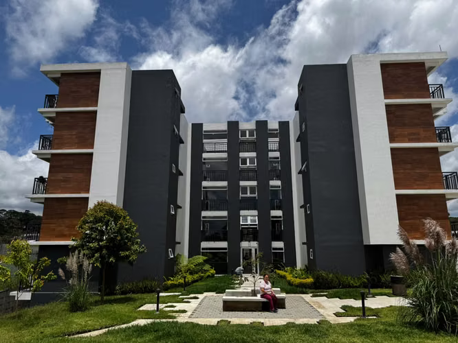 Apartamento en venta zona 16 Senderos
