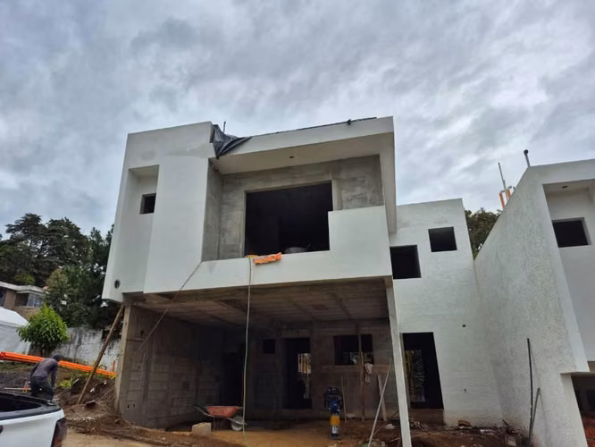 Casa nueva ,Pinares de Castillo Mixco