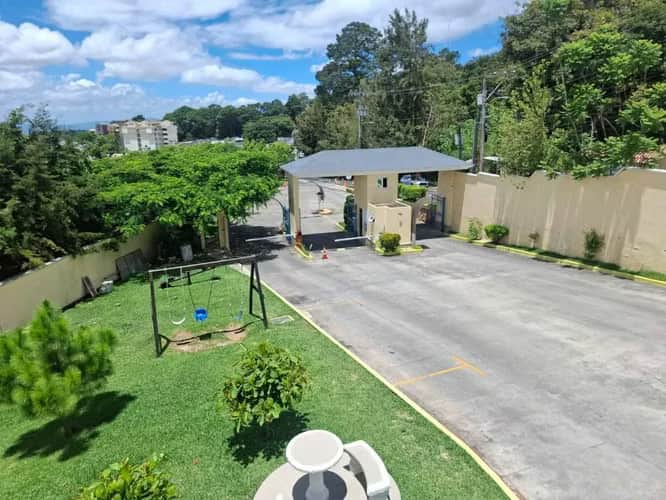 Venta Casa Grande y Elegante Cañadas del Encinal Zona 7 Mixco