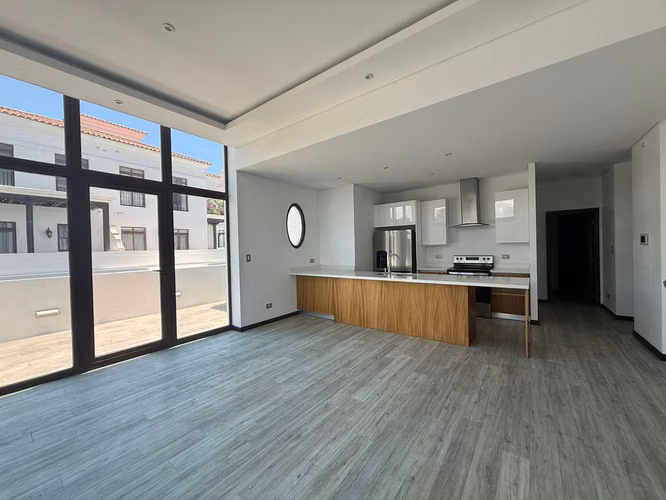 VENDO APARTAMENTO CON TERRAZA EN LIRIOS DE CAYALA ZONA 16