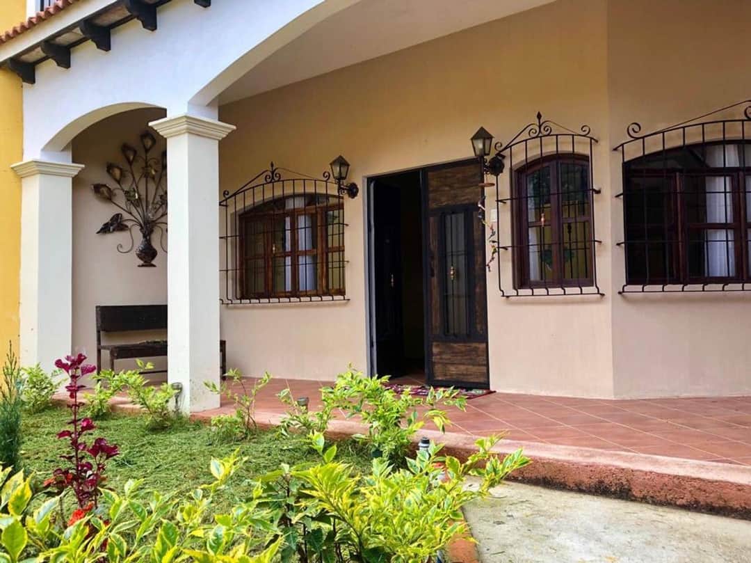 4988 SPECTACULAR FURNISHED HOME FOR RENT IN VISTAS FLORENCIA / EC