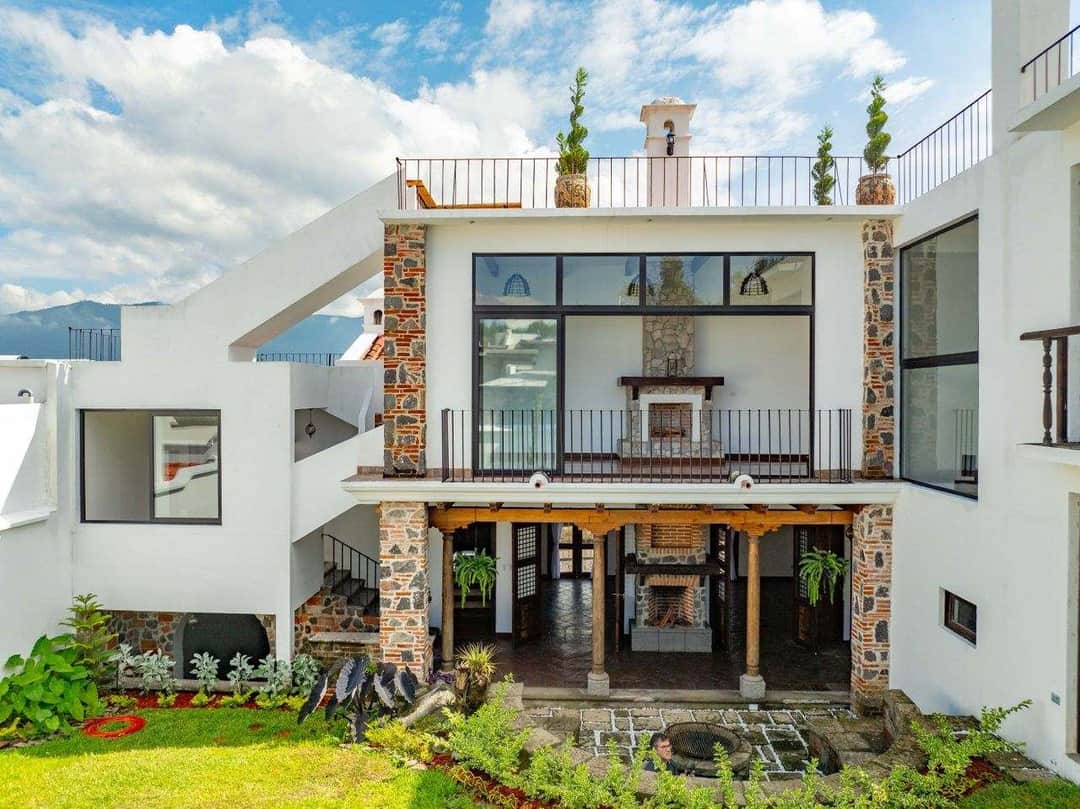 5774 - EXCLUSIVE PROPERTY IN HACIENDA DEL COMENDADOR CONDOMINIUM - SAN MIGUEL DUEÑAS - MC