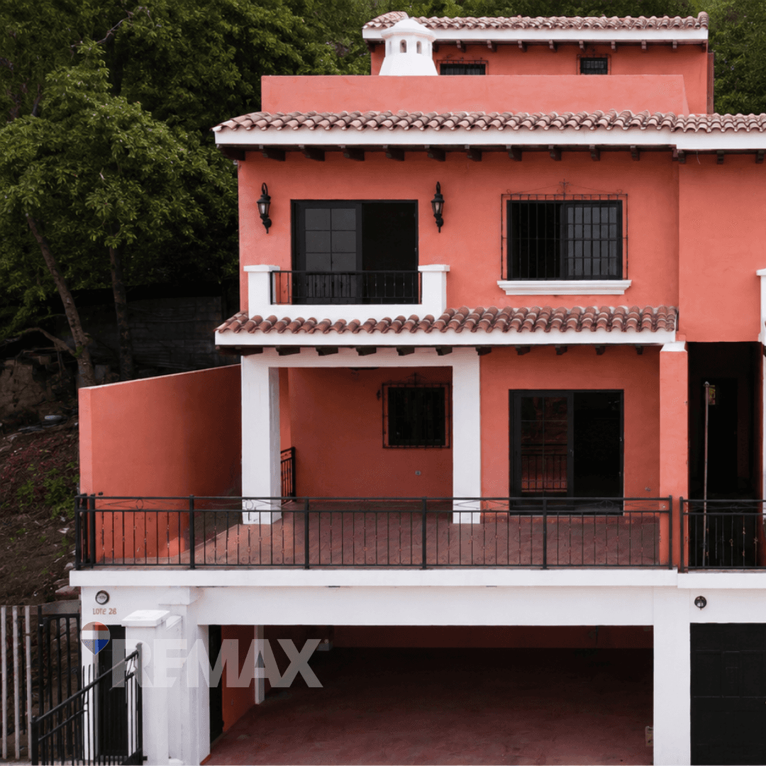 Conjunto exclusivo de 2 casas coloniales independientes | Lo de Coy, Mixco