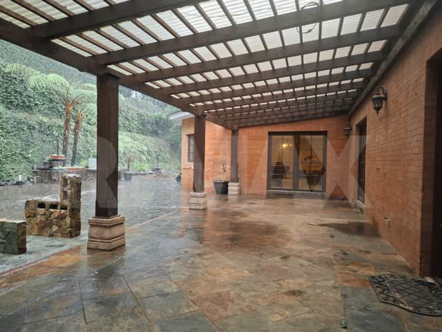 Casa en alquiler en Zona 10, Santa Catarina Pinula · 5 hab
