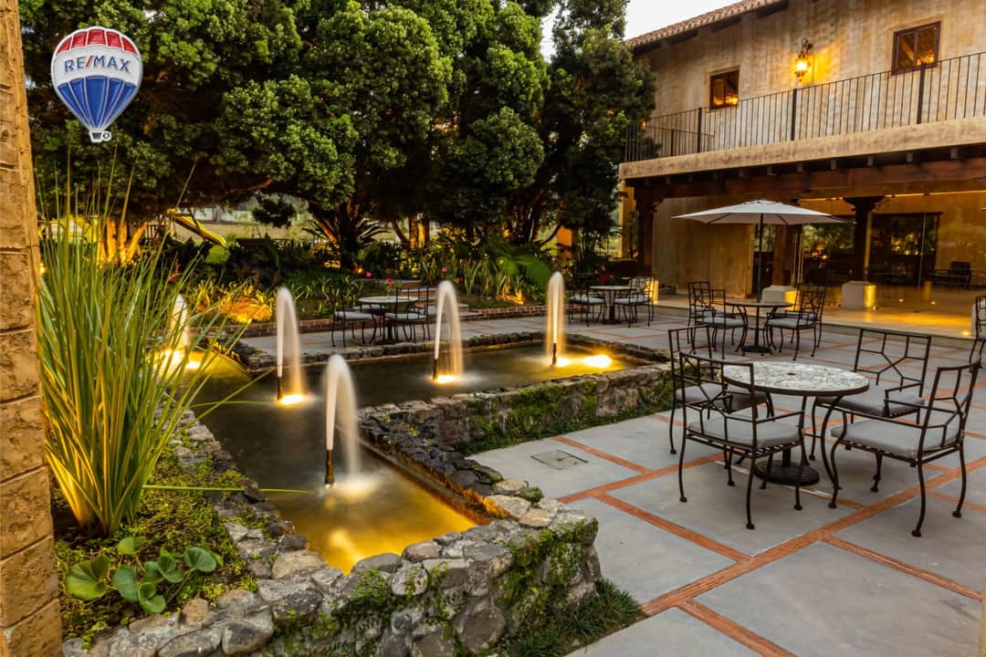 EXCLUSIVE HOUSES IN ANTIGUA GUATEMALA - COLONIAL EXPERIENCE WITH LUXURY AND COMFORT