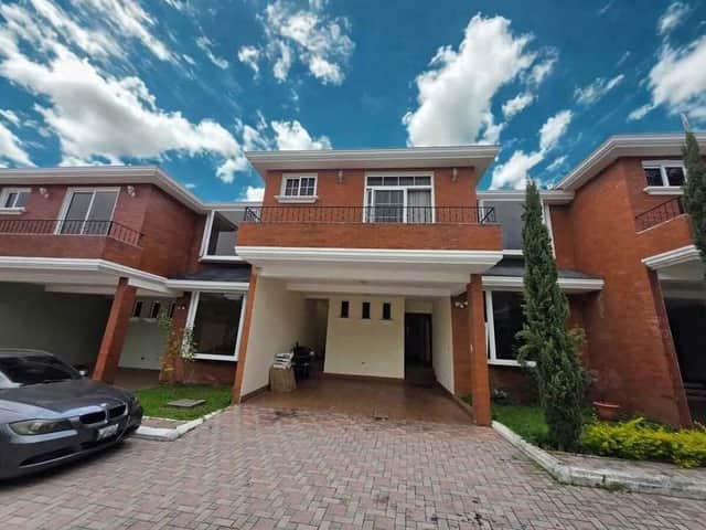 Casa en venta en Zona 8, Mixco · 4 hab