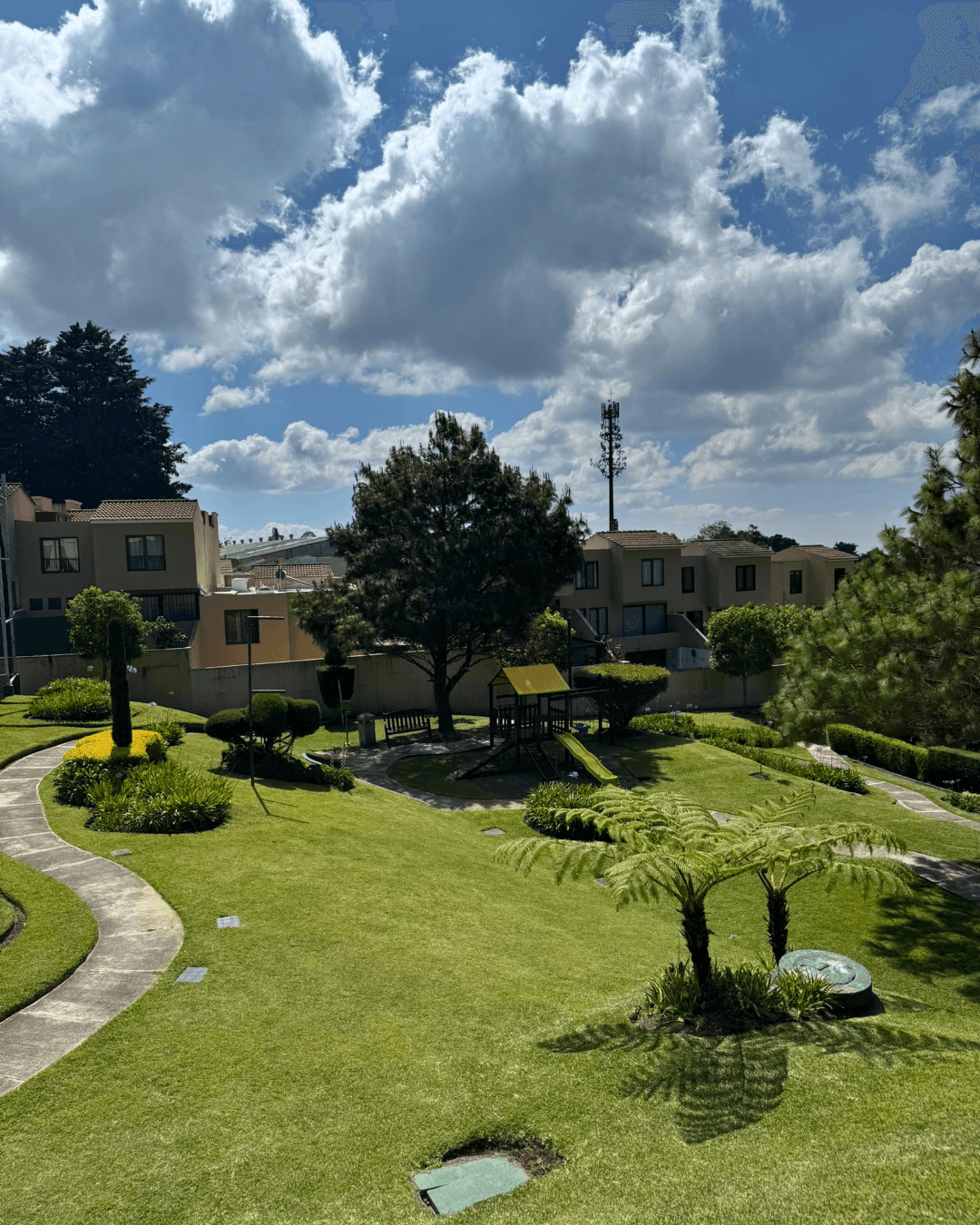 HOUSE FOR SALE - CUMBRES DE LA ARBOLEDA