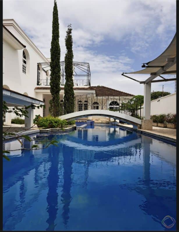Casa en venta en Zona 16, Guatemala · 5 hab · 1,350 m²