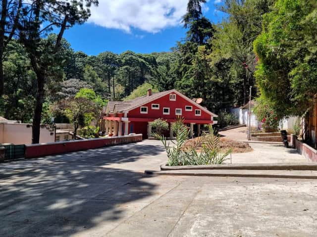 Casa en venta en Zona 1, San Lucas Sacatepéquez · 5 hab · 650 m²