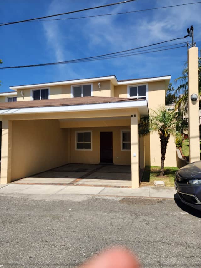 Casa en venta en Zona 8, Mixco · 4 hab · 180 m²