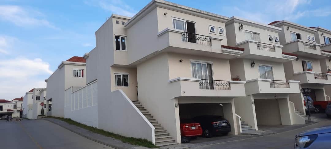 Casa en venta en Mixco