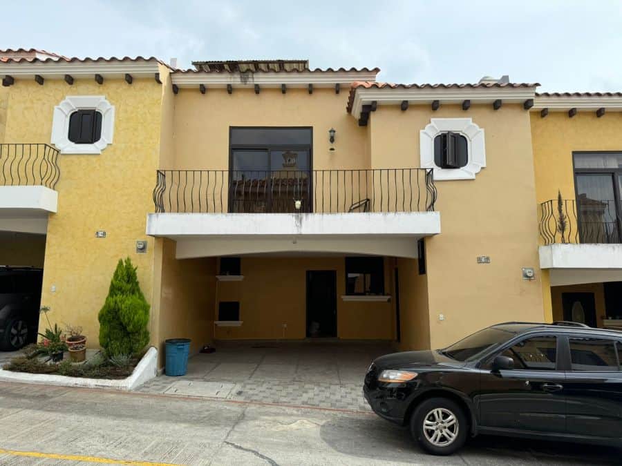 Casa en venta en Mixco