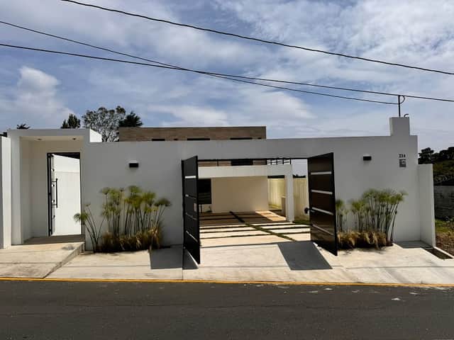 Casa en venta en Fraijanes, Guatemala · 5 hab · 427 m²