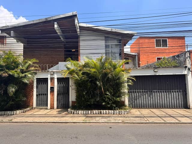 Casa en venta en Guatemala · 8 hab · 325 m²