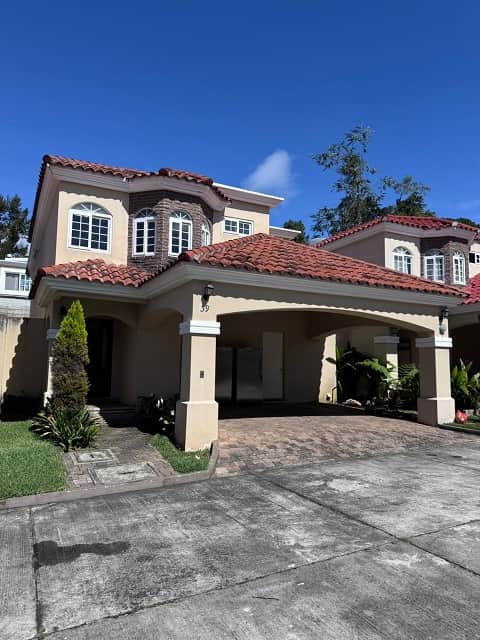 Casa en venta en Fraijanes, Guatemala · 3 hab · 270 m²