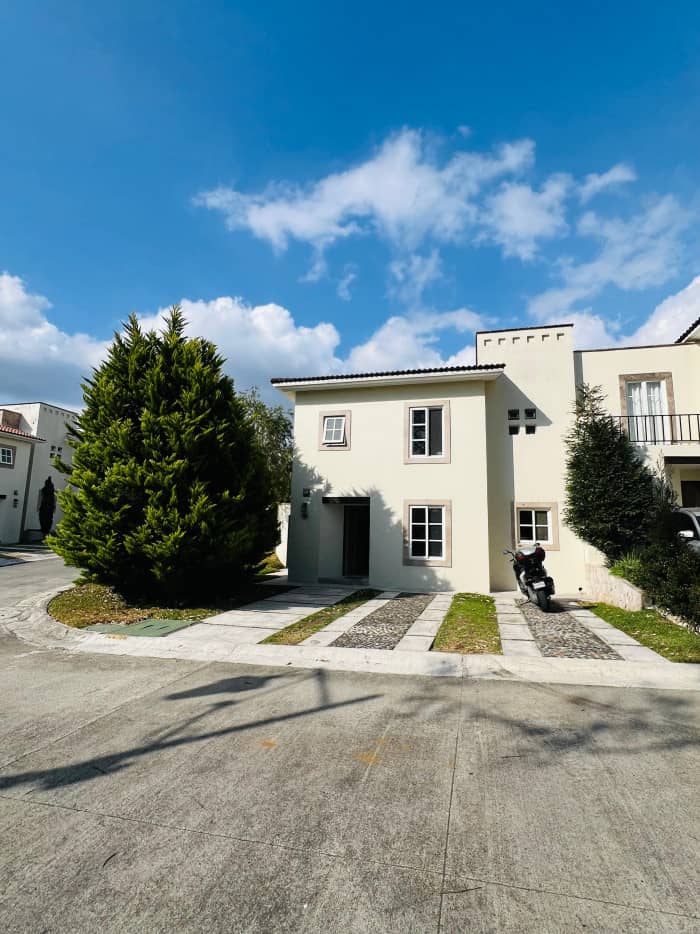 Venetto, Casa en venta y renta Carretera a El Salvador