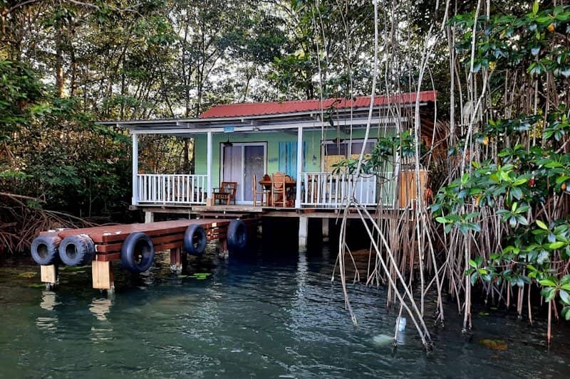 CASA EN LA ENSENADA DE LAS FLORES en La Barra Lampara