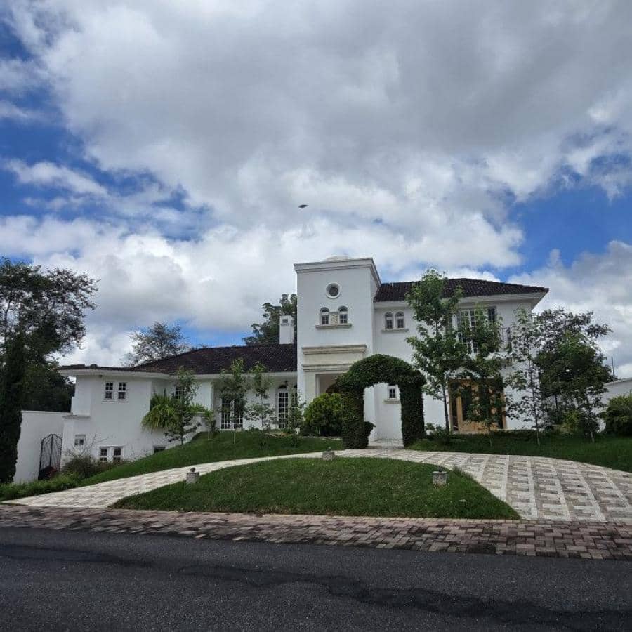 Casa en venta en Foresta de Cayala zona 16