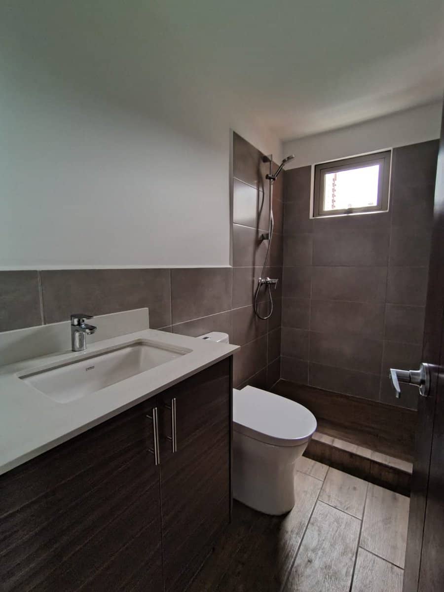 Apartamento Zona 10 de 3 Hab Agt2742